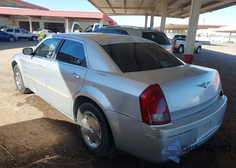 2005 Chrysler 300 Touring из США, поврежденный, VIN 2C3JA53G65H686480